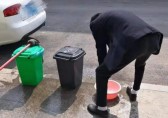2月，給全村的垃圾桶來個大掃除