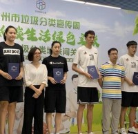 蘇州乘坐地鐵站內(nèi)宣傳垃圾分類(lèi)活動(dòng)