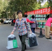 六圈村開展免費發放分類垃圾桶活動
