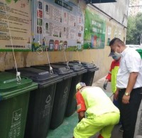 分類垃圾桶蓋上裝吊環 小改造帶來大方便