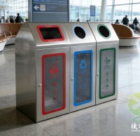 都市流動(dòng)的文明坐標(biāo)定制透明分類(lèi)垃圾桶的地鐵美學(xué)
