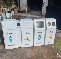 小桶大愛：三色雙分垃圾桶上的文明印記